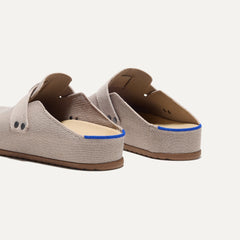 Close up of the heel of The Men's Clog in Dove, with Rothy's signature blue halo. 